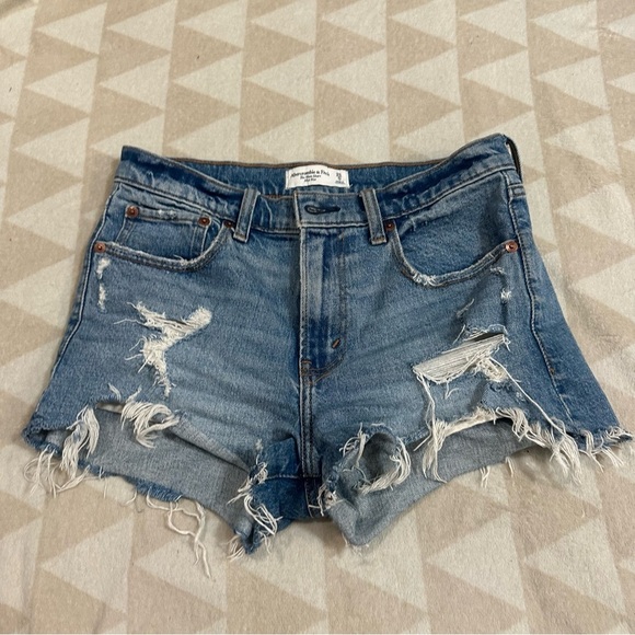 Abercrombie the mom short mid rise denim distressed size  0 25 - Picture 1 of 4